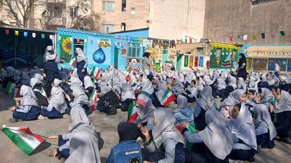 بزرگداشت روز ۲۲ بهمن  در دبستان میثاق 