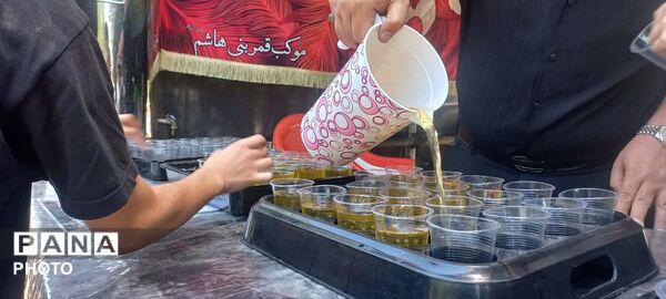 پذیرایی موکب قمر بنی هاشم در ظهر روز تاسوعا