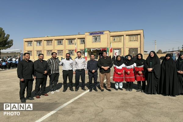 حضور آتش‌نشانی و هلال‌احمر در دبیرستان و هنرستان حضرت زهرا (س) ورامین
