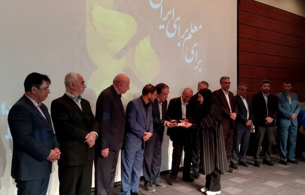 همایش بزرگداشت مقام معلم آموزش و پرورش ناحیه 2 زنجان