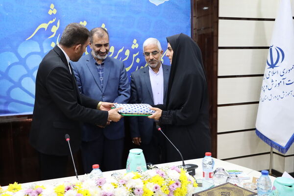 تجلیل از بانوان شاغل اداره‌کل آموزش و پرورش استان بوشهر