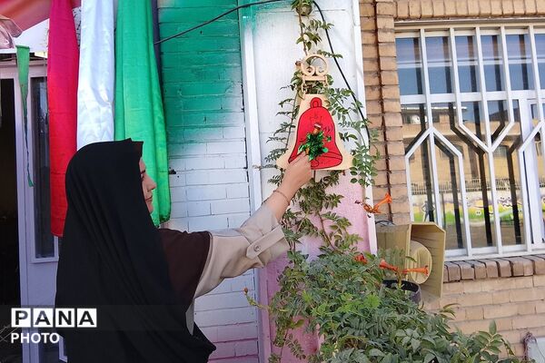 پرچم ایران بر فراز آغاز سال تحصیلی در شاهد مرضیه