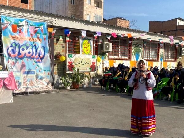 جشن باشکوه انقلاب و ایرانمون