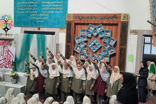 حضور دانش‌آموزان مدارس ناحیه دو شهرری در جشن ولادت حضرت فاطمه (س)
