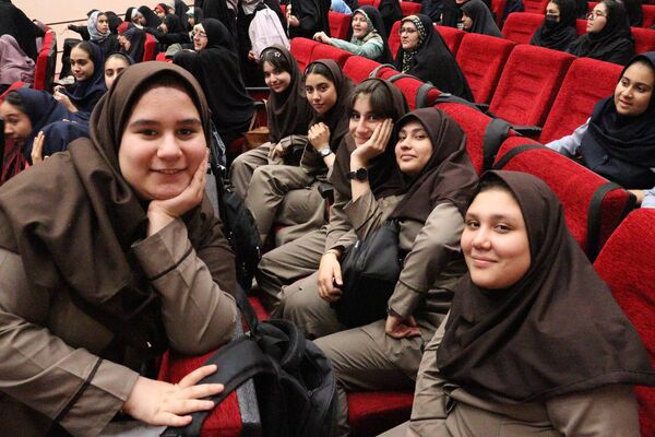 برگزاری جشن روز دختر با همکاری کانون خدمت رضوی و نهادهای آموزشی در منطقه 14 تهران 