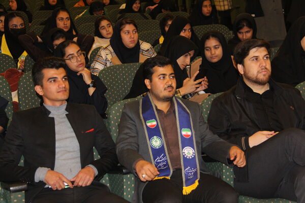 نشست کارشناسان سازمان دانش‌آموزی و دانش‌آموز خبرنگاران در سازمان دانش‌آموزی استان چهارمحال‌وبختیاری