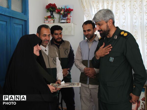 دیدار مسئولان بسیج سازندگی و بسیجیان با خانواده شهید علی ایمانی در شوقان