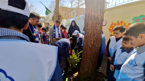 مراسم روز درختکاری در دبستان استاد شهریار 
