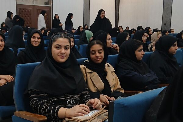 اعزام دانش‌آموزان دختر مدارس کهریزک به اردوی راهیان نور