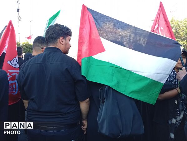 تشییع و تدفین قائد شهید امت در شهر مشهد مقدس