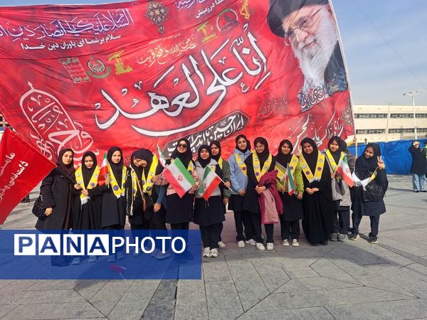 حضور دانش آموزان دبیرستان علی افشارنژاد در گردهمایی میدان شهدا و گلبانک انقلاب