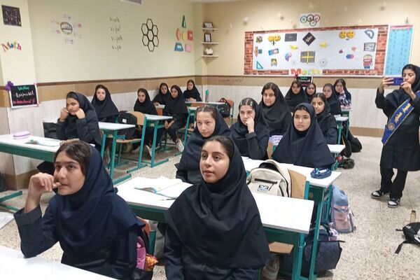 مراسم هفته بهداشت و روان در مدرسه خوارزمی رباط کریم