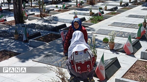اجتماع باشکوه دانش‌آموزان چهارمحال و بختیاری در گلزار شهدای شهرکرد