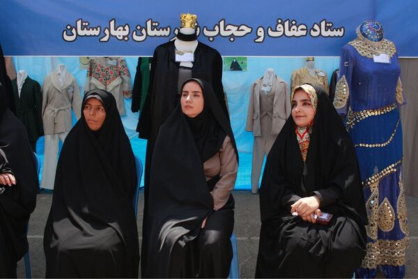 افتتاح نخستین جشنواره تن‌پوش نور، نمایشگاه مُد و لباس ایرانی اسلامی در شهرستان بهارستان 