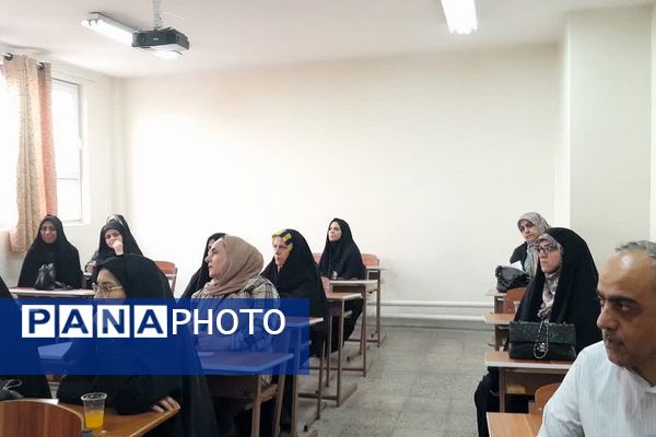 جلسات آموزشی در دبیرستان شاهد علامه طباطبایی ناحیه 2 شهرری 