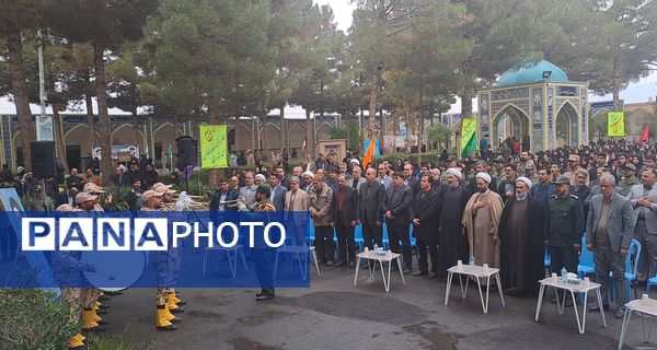  غبارروبی مزار شهدا در نیشابور 