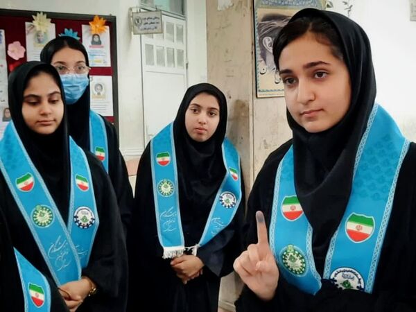 دانش‌آموزان اهوازی پای صندوق رأی؛ تمرینی برای مسئولیت‌پذیری و مردم‌سالاری