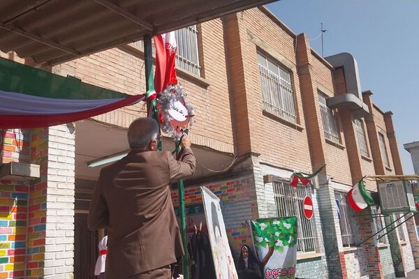 برگزاری جشن عاطفه ها در دبستان شهید عباسی ناحیه یک شهرری