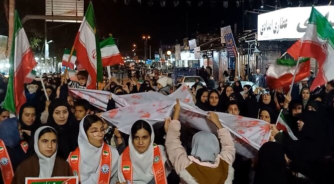 پیشتازان فیروزآباد در صف اول خون‌خواهی دانش‌آموزان میناب