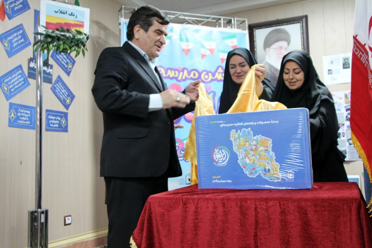 آغاز رسمی جشن‌های دهه فجر در مدارس ناحیه ۴ تبریز