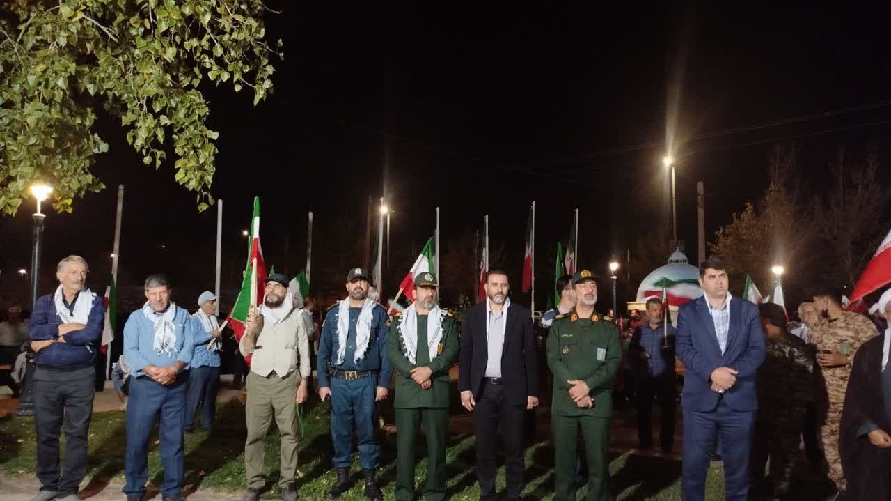 تجمعات شبانه با حضور ایثارگران و جمعی از رزمندگان در مزار شهید گمنام شهر نیم ور