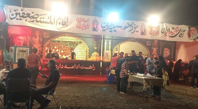  برپایی موکب پذیرایی سیدالشهدا(ع) در حاشیه جاده یزد _ تهران 