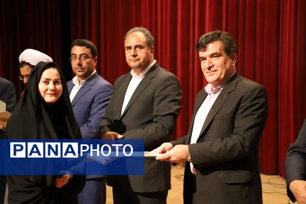 آیین نکوداشت منتخبین مرحله استانی چهل و سومین دوره مسابقات فرهنگی و هنری فردا