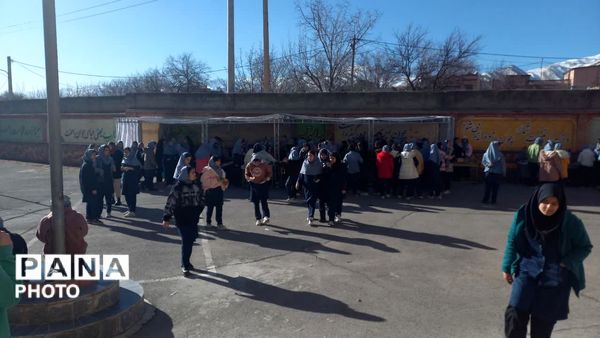 نمایشگاه بازارچه کسب و کار دانش‌آموزی در مدرسه شهید رجایی