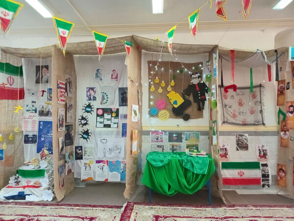 حال و هوای نمایشگاه مدرسه انقلاب در شهر جعفریه قم