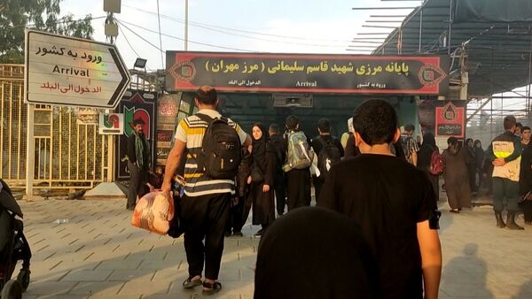 پیاده روی پرشور اربعین حسینی از جاده نجف تا کربلا