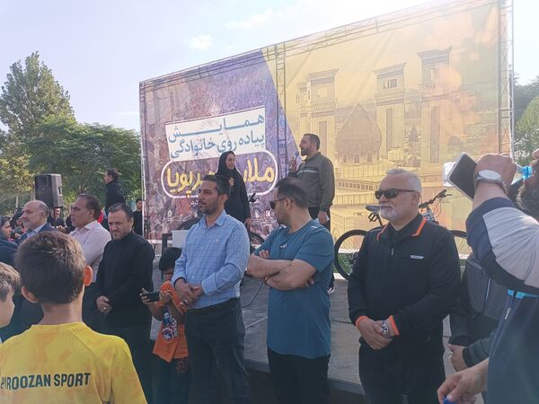 طرح پویا، شهر پویا با برگزاری  همایش پیاده روی خانوادگی در بوستان ورزش ملارد 