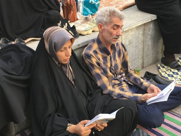 برپایی مراسم دعای عرفه در گلستان شهدای اصفهان