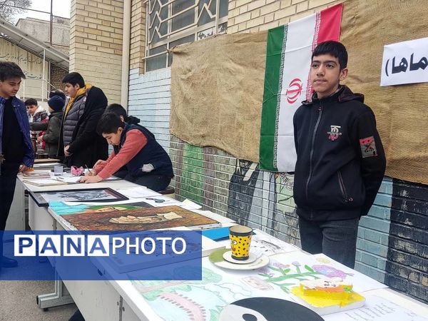 برپایی بازارچه دانش‌آموزی به‌مناسبت عید مبعث 