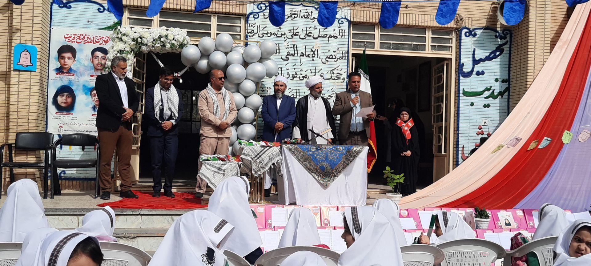 همزمان با سی و یکم شهریور ماه  زنگ شکوفه ها در مدارس باخرز به صدا درآمد