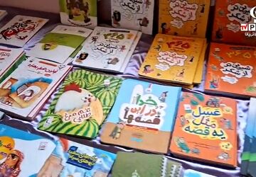 برگزاری نمایشگاه کتاب در کانون فرهنگی - تربیتی کوثر قم