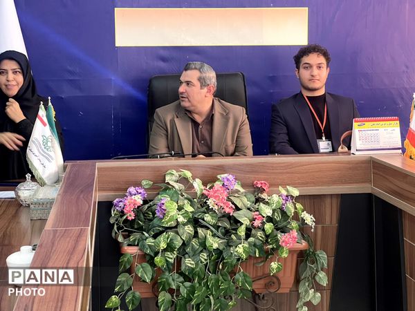 اولین جلسه آموزش خبرنگاری برای دانش‌آموزان پانا در هشتگرد 