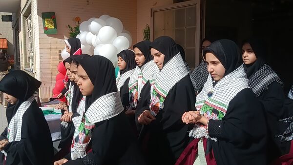 جشن دهه انقلاب و زنگ حماسه آفرینی انقلاب در دبستان شطیطه ۲