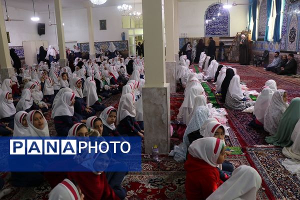 اقامه نماز در مدرسه شهیدان ایرلو قرچک