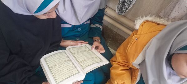 محفل انس با قرآن کریم در آموزشگاه زهرا عبدالهیان ارغا 
