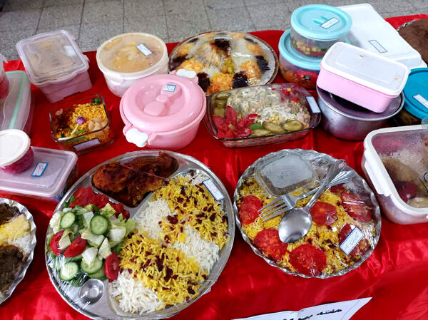 جشنواره غذای سالم در دبیرستان محدثه قم