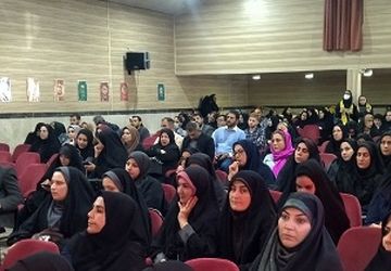 برگزاری دوره‌های دانش‌افزایی مربیان پرورشی با هدف روش‌های نوین آموزشی