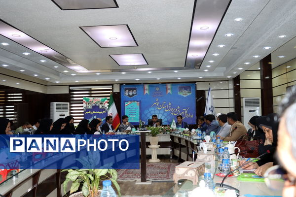 تجلیل از مربیان پیشتاز، مسئولان و فعالان سازمان دانش‌آموزی استان بوشهر