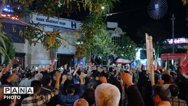 مشت ها بر فراز آسمان نیشابور نمایان شد 