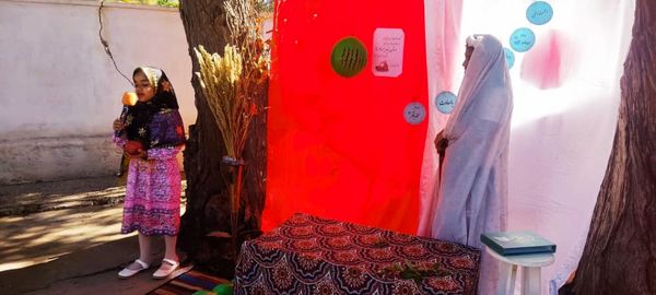 فرهنگ و شادی در جشن یلدای دانش‌آموزان دبستان مولوی فین