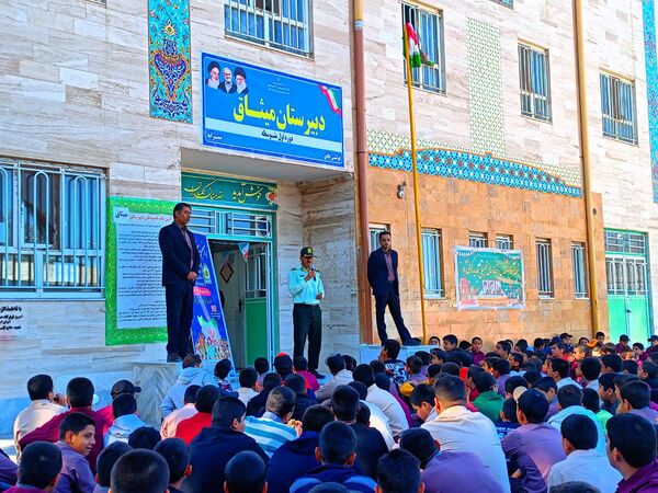 حضور رییس پلیس فتا شهرستان کاشمر در دبیرستان میثاق