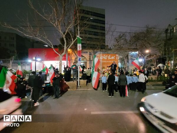 اجتماع دانش‌آموزان و فرهنگیان در هنرستان قندی