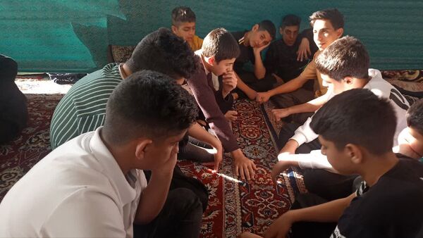 حضور دانش‌آموزان در اعتکاف مسجد امیرالمؤمنین(ع) روستای ایچی