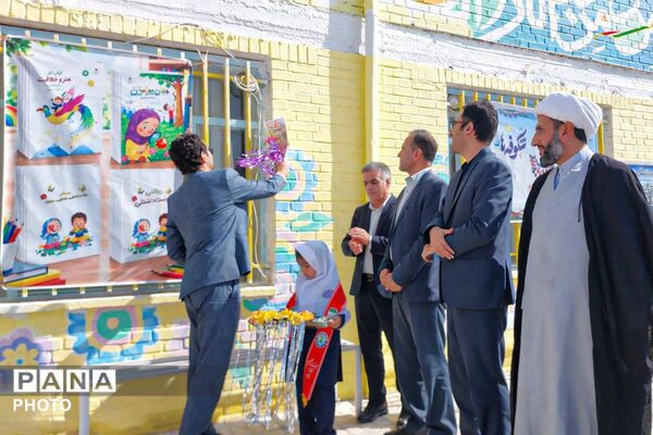 جشن شکوفه‌های کلاس اولی در دبستان فرهنگیان