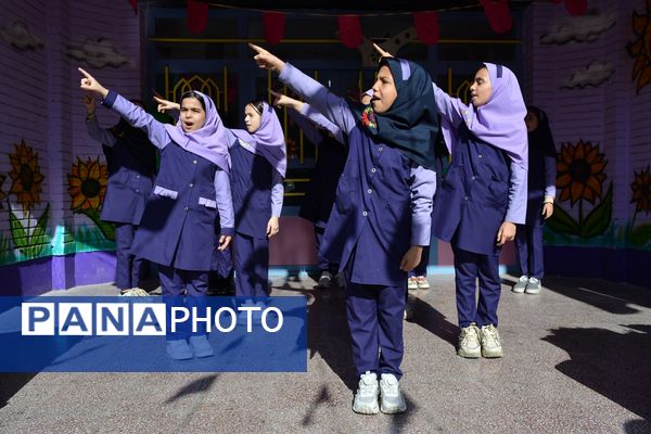 جشن میلاد حضرت زینب(س) با حضور مادران پرستار در دبستان علویان بهارستان‌دو