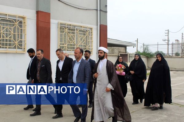 بزرگداشت مقام معلمان در مدارس گلوگاه 